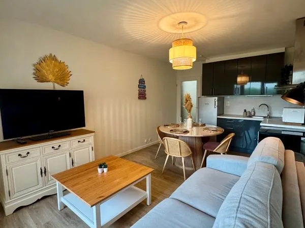 Location appartement meublé Dinard : 2 pièces + terrasse + box fermé avec place de parking + garage 