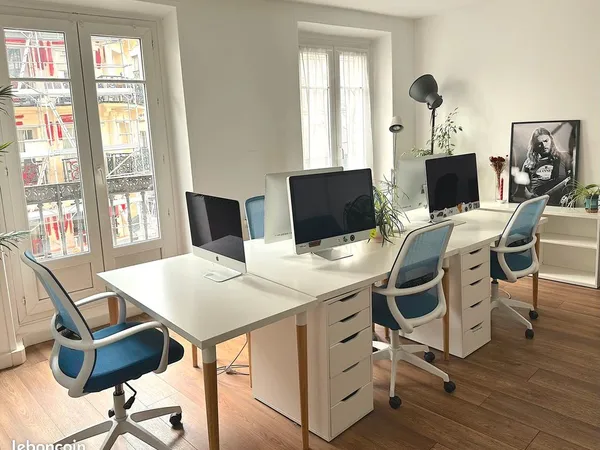 Bureau 5 postes indépendant dans agence Paris 10