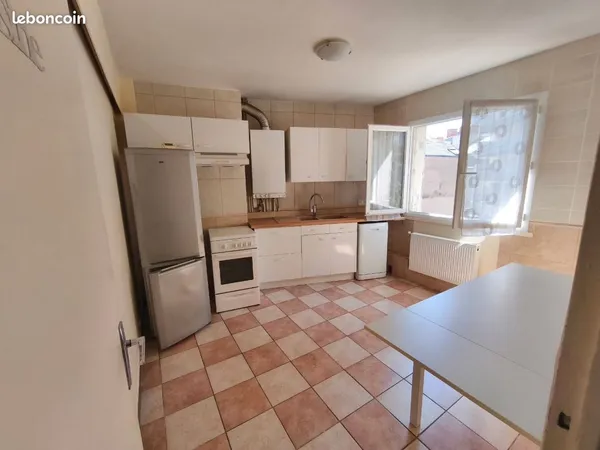 A louer duplex T3 semie meublé de 78m2 centre ville de Châteauroux