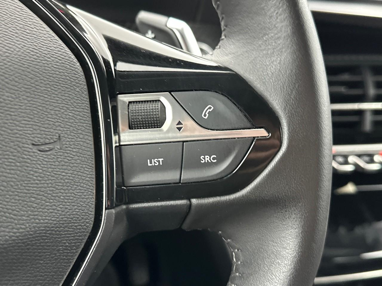 Peugeot 2008 puretech 130 s&s eat8 allure pack — photo 18