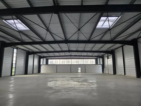 Local d'activité 1616 m²