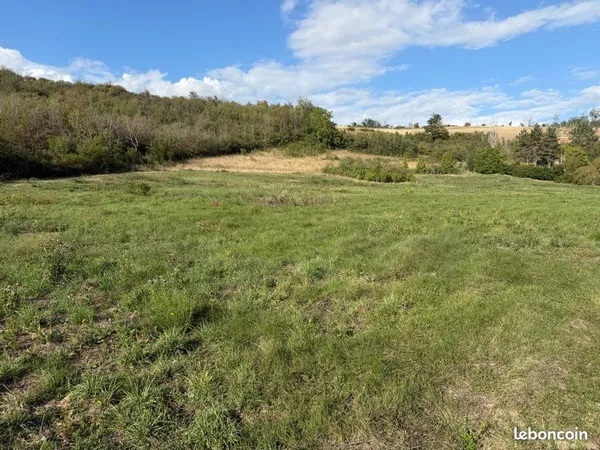 🏡 Terrain constructible viabilisé 750 m² - Saint-Germain-Lembron - 70 000