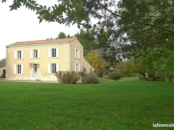 Maison de campagne avec dépendances et terrain