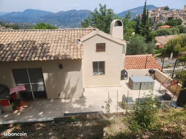 Haut de villa 3-4 pièces avec jardin et terrasse + 2 stationnements