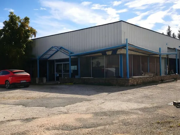 À LOUER Brignoles Local professionnel 600 m²