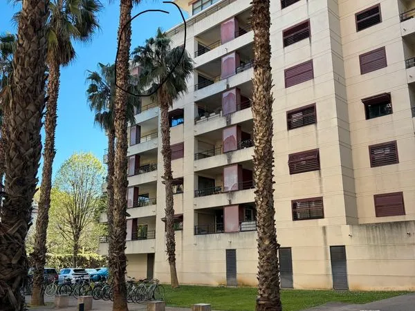 Superbe P2 refait a neuf, 6 ème étage, Résidence St Charless