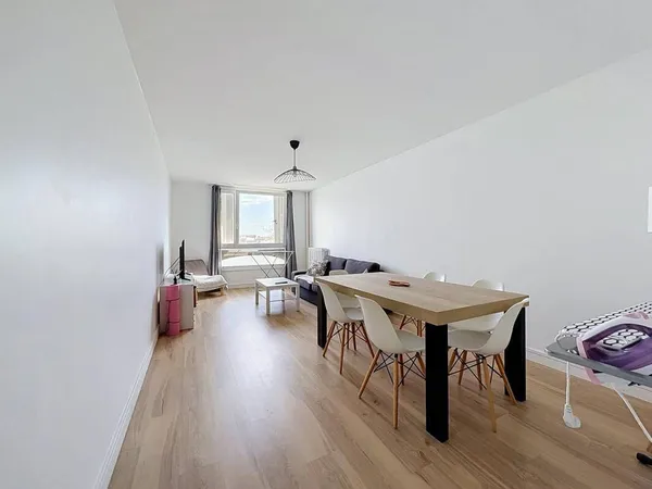 Studio 6 pièces 110 m²