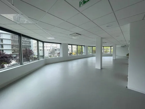Bureaux 749 m²