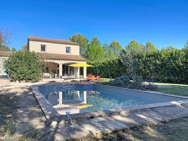A vendre : maison T7 de 177m2 sur parcelle de 3220m2 à Eguilles