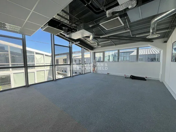 Bureaux 381 m²