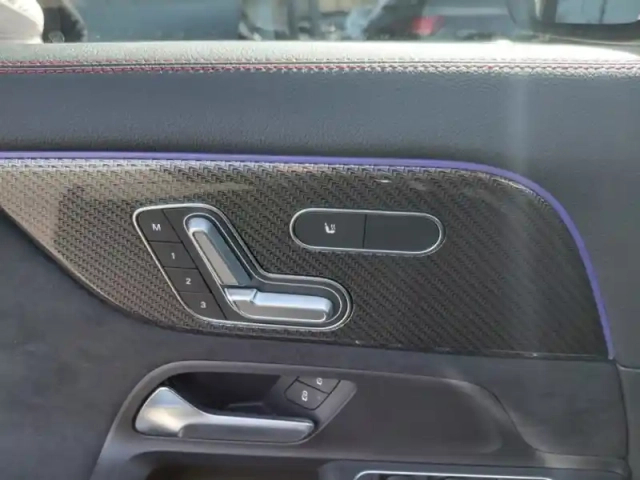Mercedes Glb 200 d amg line — photo 14