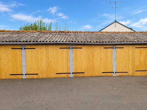 Lot de 10 garages / box loués - idéal investisseur