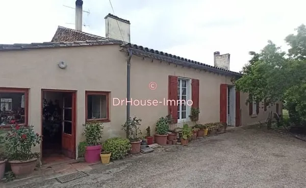 Seyches, maison en pierres de plain-pied, 4 chambres, dépendances avec 5000m² de terrain