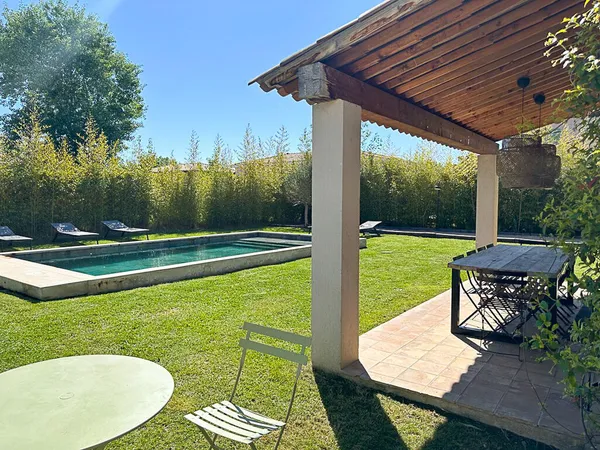 EXCLUSIVITE Superbe maison 125m2 avec piscine, garage et terrain de pétanque