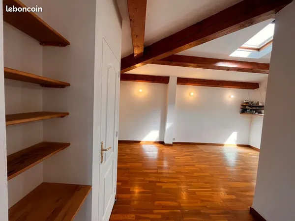 STUDIO 25 m² RÉNOVÉ - CENTRE-VILLE AIX-EN-PROVENCE - PROCHE HÔPITAL CLINIQUE - TERRASSE PRIVATIVE - 