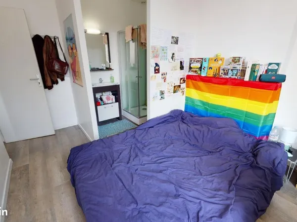 Chambre 8 pièces 164 m²