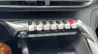 Peugeot 3008 HYBRID 225ch Allure Pack e-EAT8 — photo 26