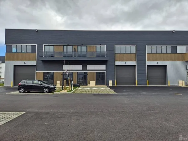 Entrepôt 375 m²
