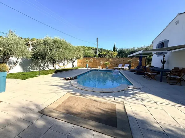 13013 CHÂTEAUGOMBERT | SUPERBE MAISON DE PLAIN-PIED AVEC PI