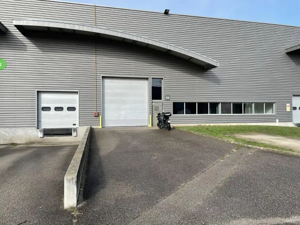 Local d'activité 3604 m²