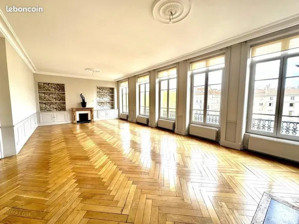 Appartement 8 pièces 252 m²