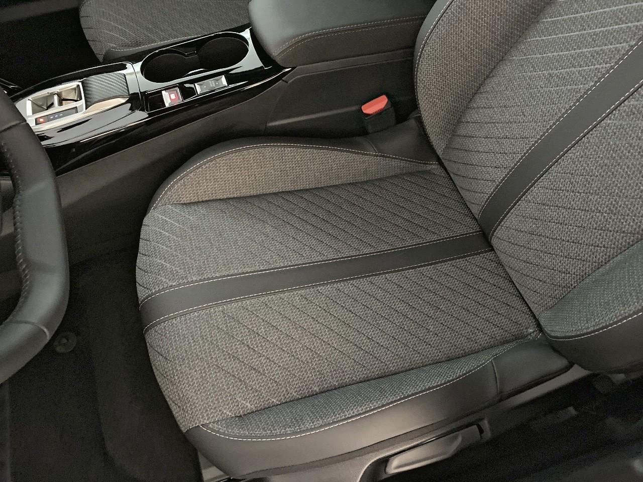 Peugeot 2008 hybrid 145 ch e-dcs6 allure — photo 9