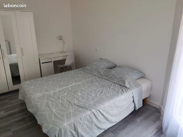 Colocation étudiante/jeune actif 3 personnes dans un appartement de 67 m², meublé tout confort, disp