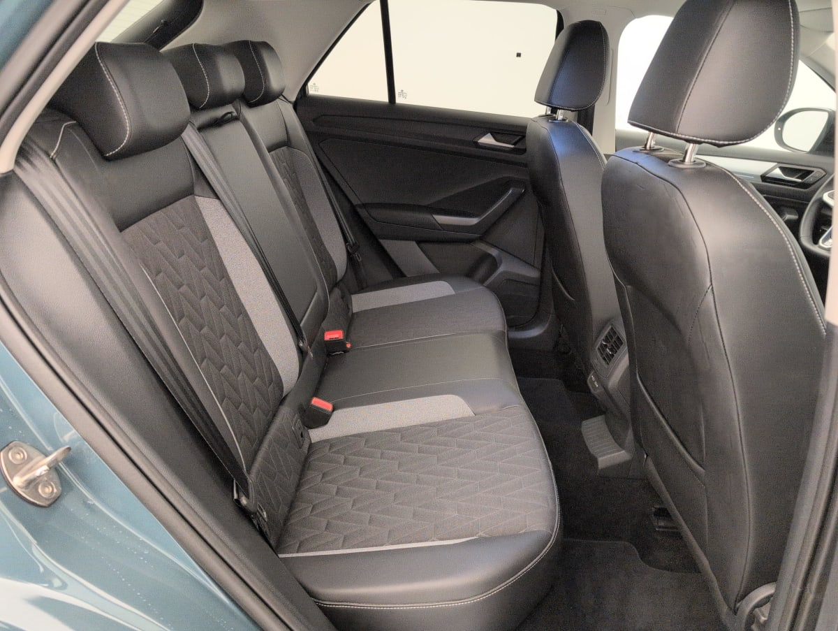 Volkswagen T-Roc — photo 10