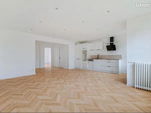 Suresnes Centre ville, beau 4 pièces entièrement rénové à neuf - 3 chambres - 2 salles d'eau - Secte