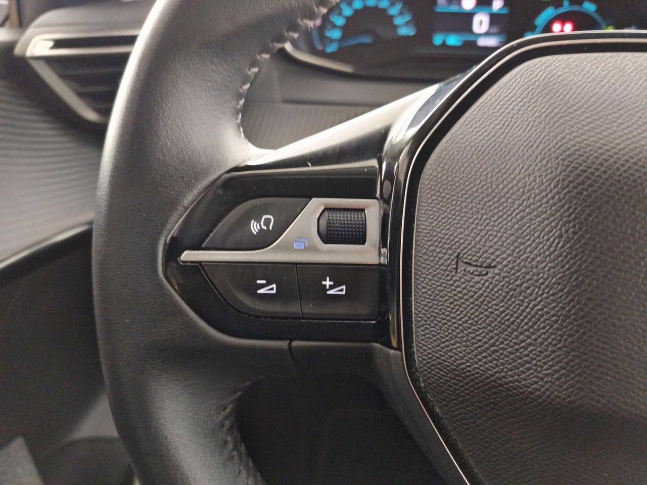 Peugeot 208 electrique 50 kwh 136ch style — photo 17