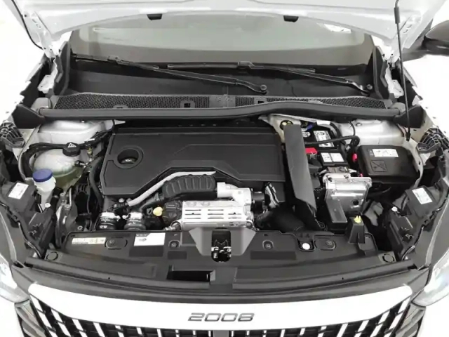 Peugeot 2008 hybrid 145 e-dcs6 — photo 6
