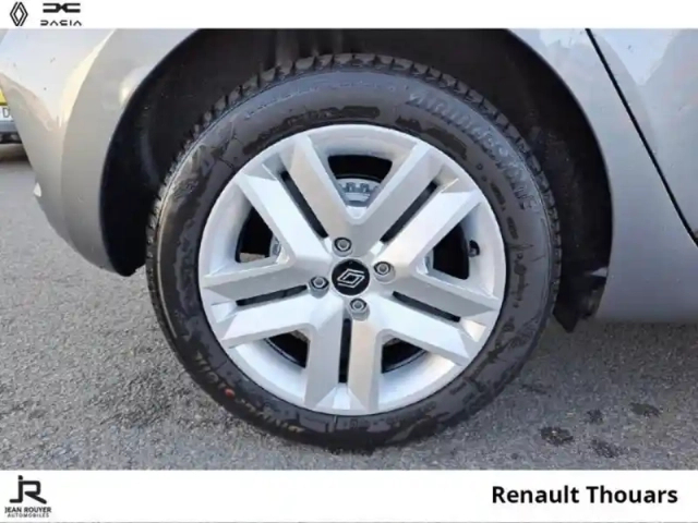 Renault Clio 1.5 blue dci 100ch evolution - 24 — photo 8