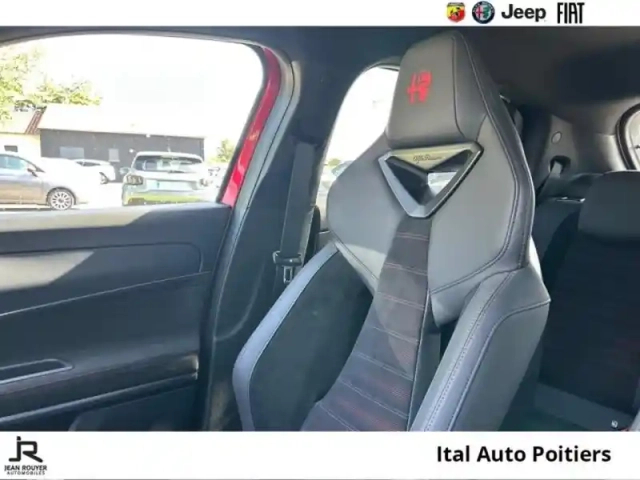 Alfa Romeo Junior elettrica 280ch veloce — photo 13