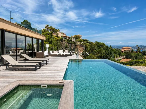 Theoule sur mer, Cote d'Azur à louer, Maison vue mer contemporaine, 5 chambres doubles, piscine