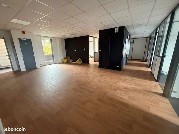 Bureaux 325 m² Langueux