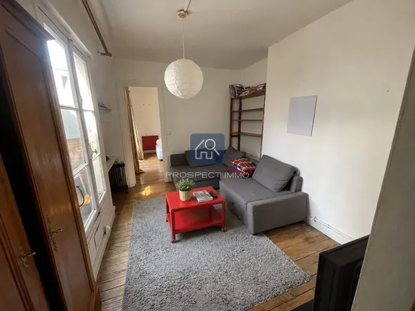 Charmant T2 avec balcon Paris 5e dernier étage