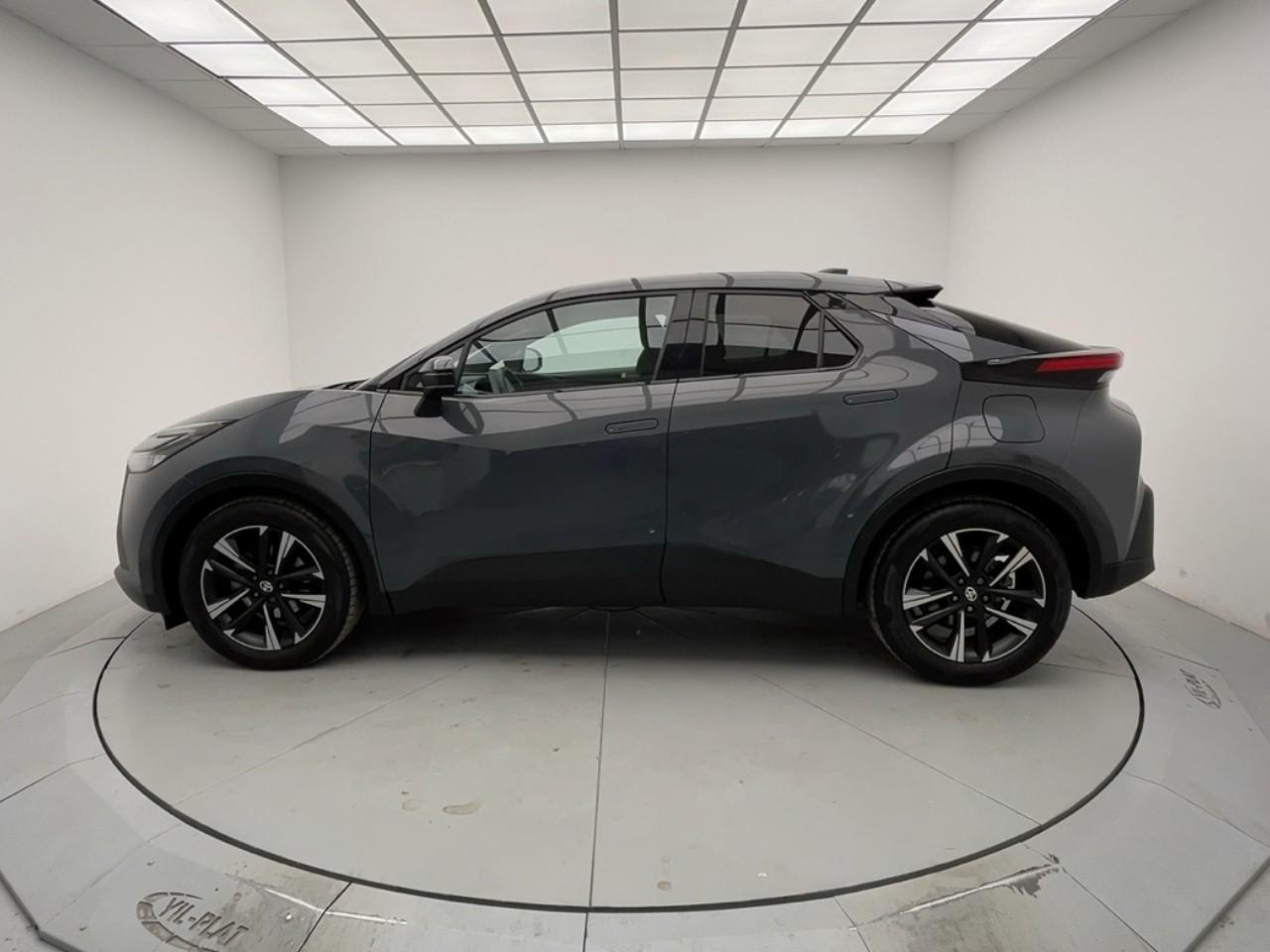 Toyota C-Hr hybride 140 design — photo 2