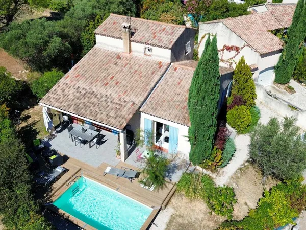MAISON T4 LUMINEUSE AVEC PISCINE, GARAGE ET VUE DÉGAGÉE ? SAINT-ZACHARIE