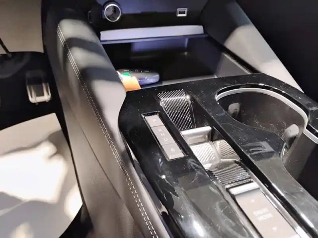 Citroën C5 x hybride rechargeable 225 s&amp;s e-eat8 — photo 12