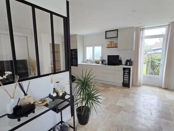 SUPERBE APPARTEMENT AVEC JARDIN PRIVATIF ET DEPENDANCE
