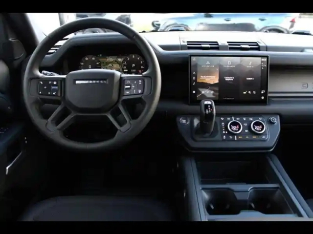 Land Rover Defender 110 2.0 p300e phev x-dynamic se — photo 28