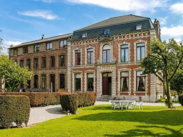 Propriété/château 823 m²