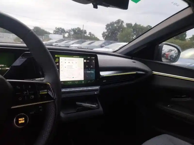 Renault Megane e-tech 220 ch autonomie confort gsr2 — photo 14