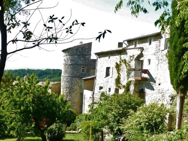 Maison historique dans le rempart sud du village