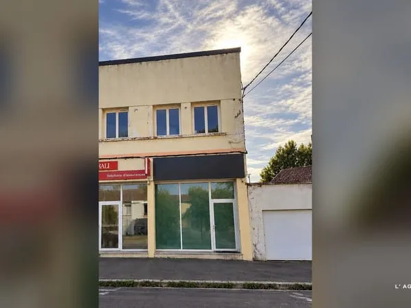 A LOUER - Local Commercial AUXERRE