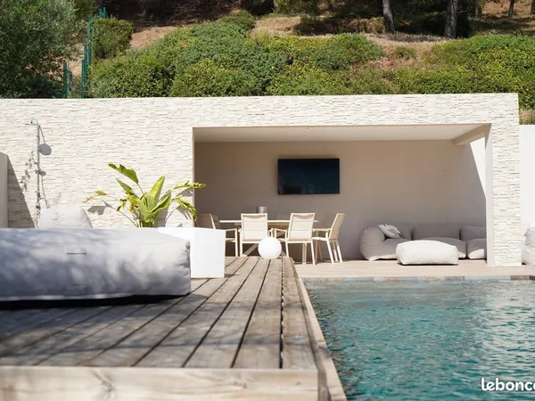 Costebelle Villa récente de 138m² avec terrain, piscine et grand garage de 70 M²