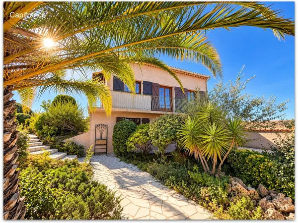 Grande villa familiale de 204 m² avec appartement indépendant, terrain piscinable de 2 178 m² et vue