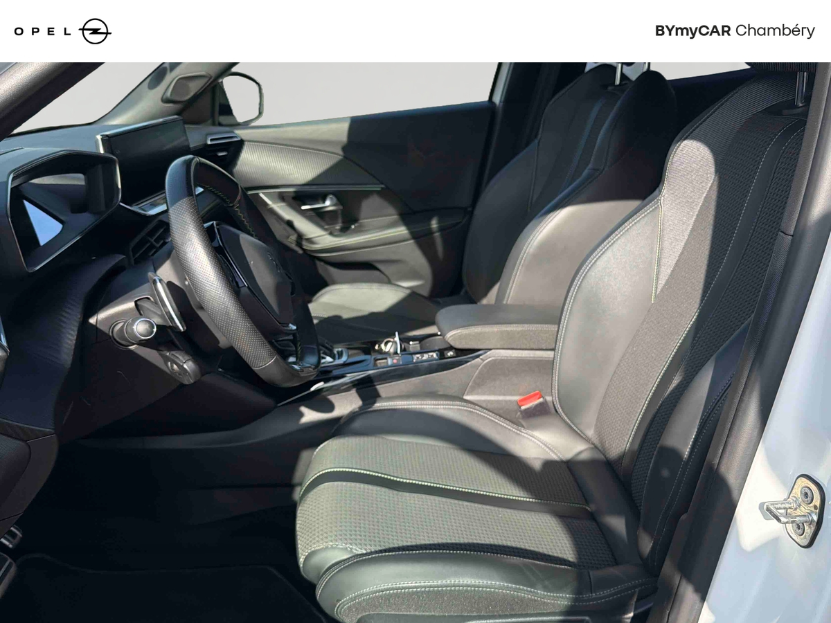 Peugeot 2008 PureTech 130 S&amp;S EAT8 — photo 11