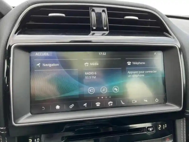 Jaguar F-Pace 2.0d 180ch prestige bva8 — photo 12