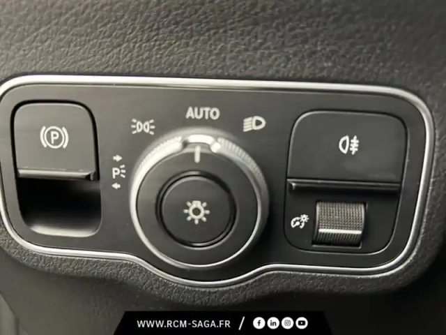 Mercedes Gla 200 d amg line — photo 16
